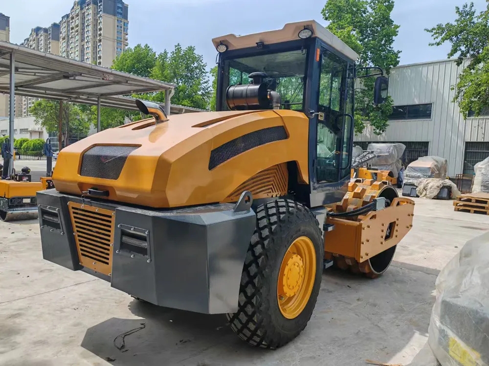 新款8噸座駕式單鋼輪壓路機(jī)BM8000